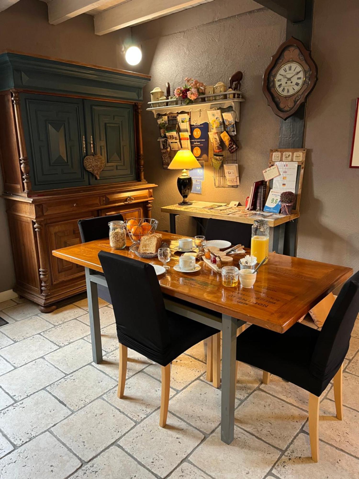 Chambres Et Gite Peyroutas "Amelie" A Vignonet St Emilion Exterior foto