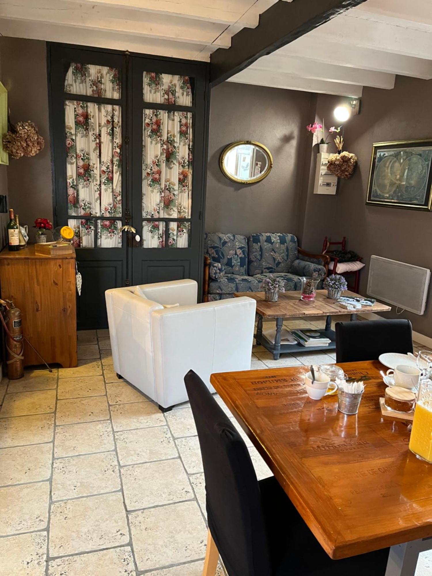 Chambres Et Gite Peyroutas "Amelie" A Vignonet St Emilion Exterior foto